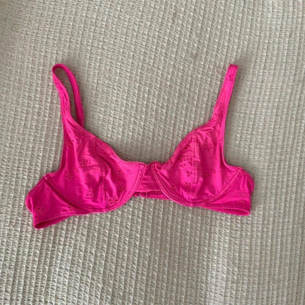 Frankie’s Bikinis x Revolve Pink Anna Swim Top Floral